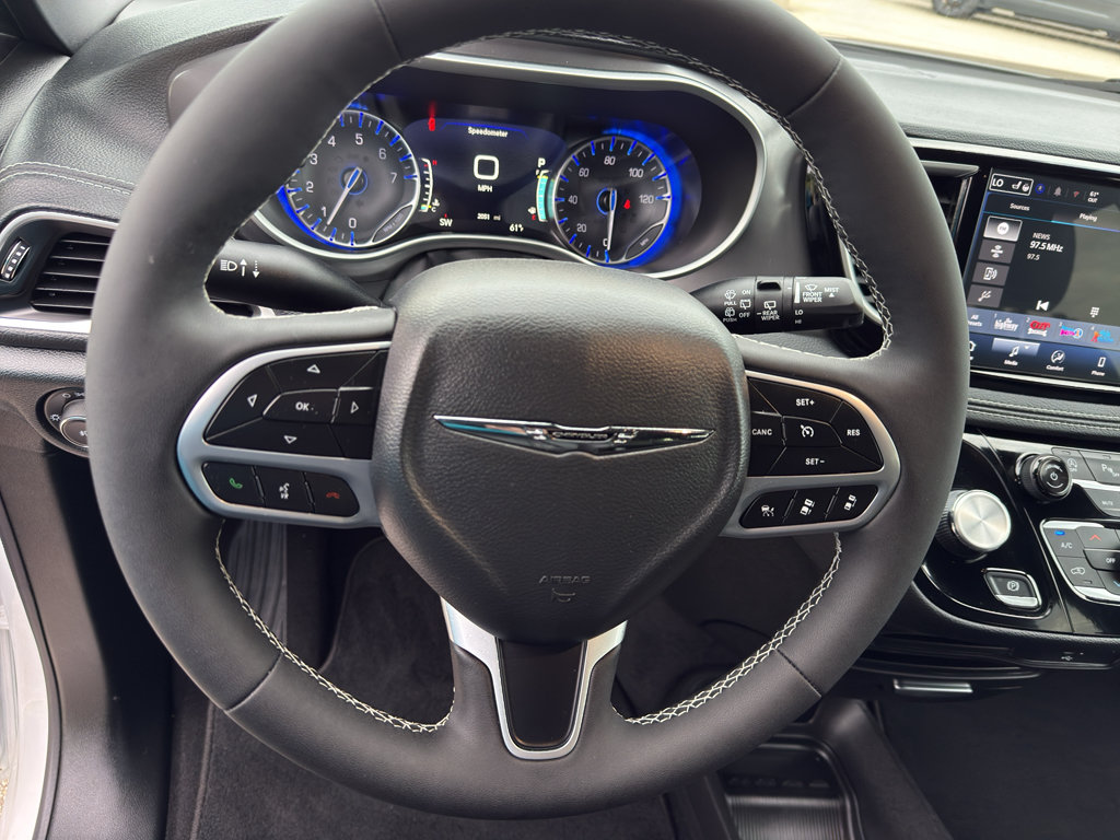 New 2026 Chrysler Pacifica Select FWD image 15