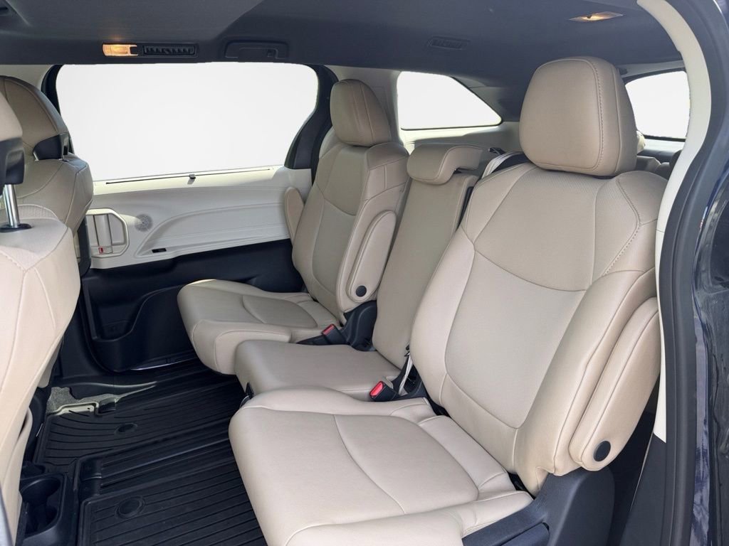 Used 2023 Toyota Sienna XLE w/ XLE Plus Package FWD image 21