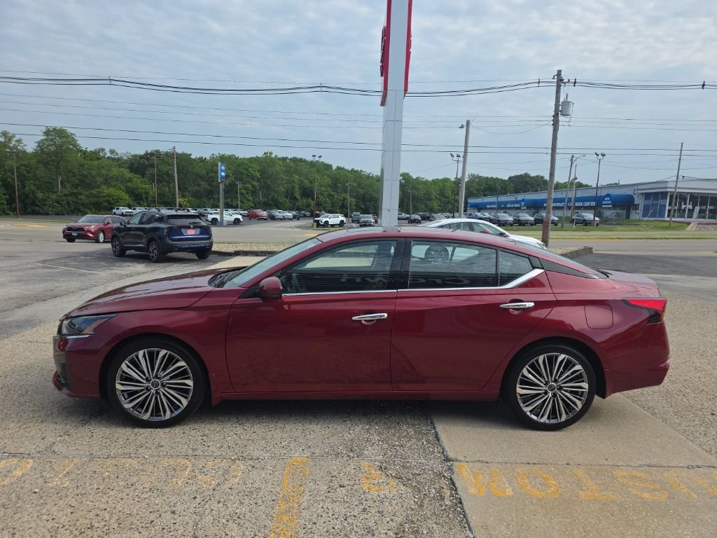 Used 2025 Nissan Altima 2.5 SL FWD image 8