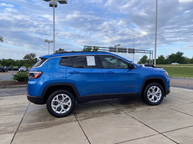 Used 2024 Jeep Compass Latitude AWD/4WD image 12