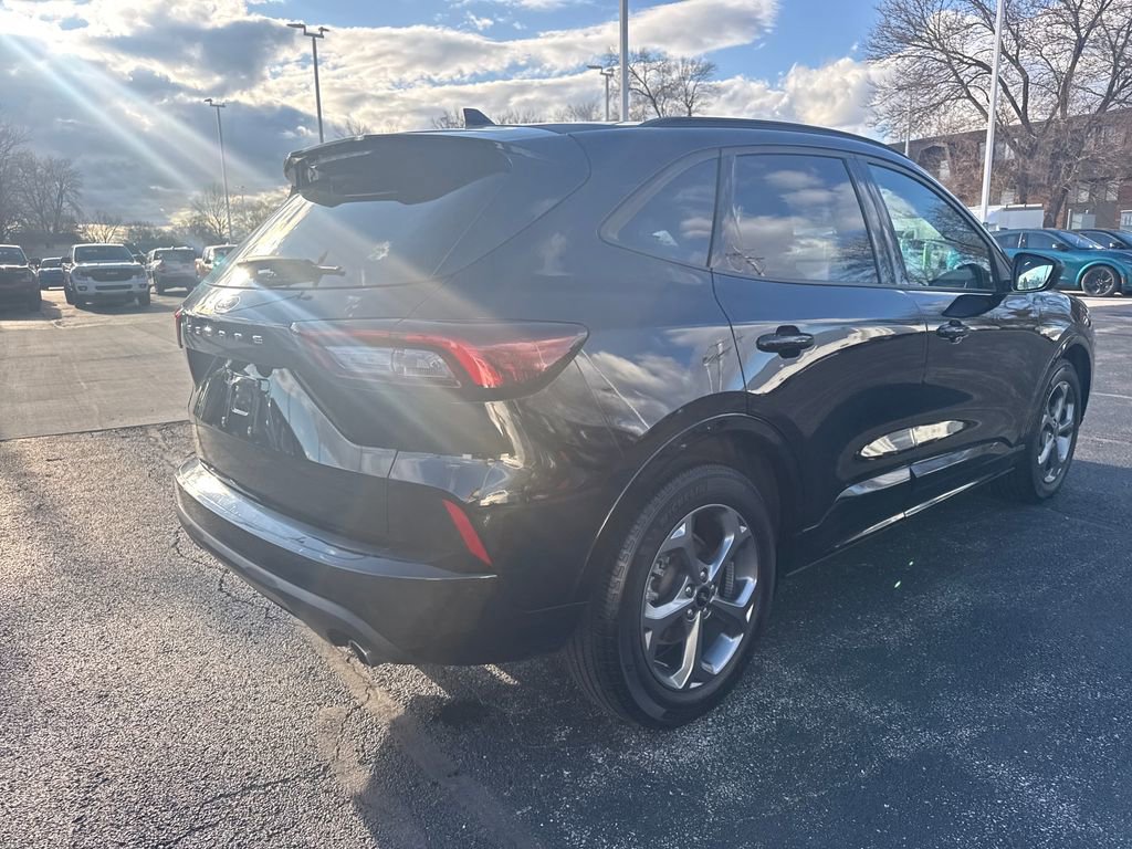 Used 2023 Ford Escape ST-Line w/ Cold Weather Package FWD image 7