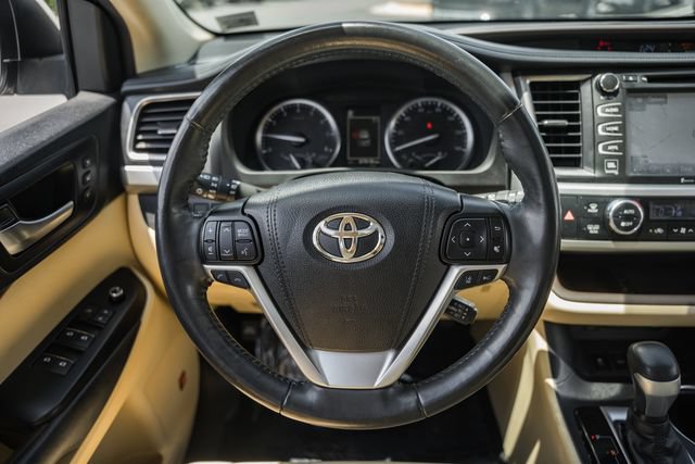 Used 2019 Toyota Highlander Limited Platinum AWD/4WD image 31