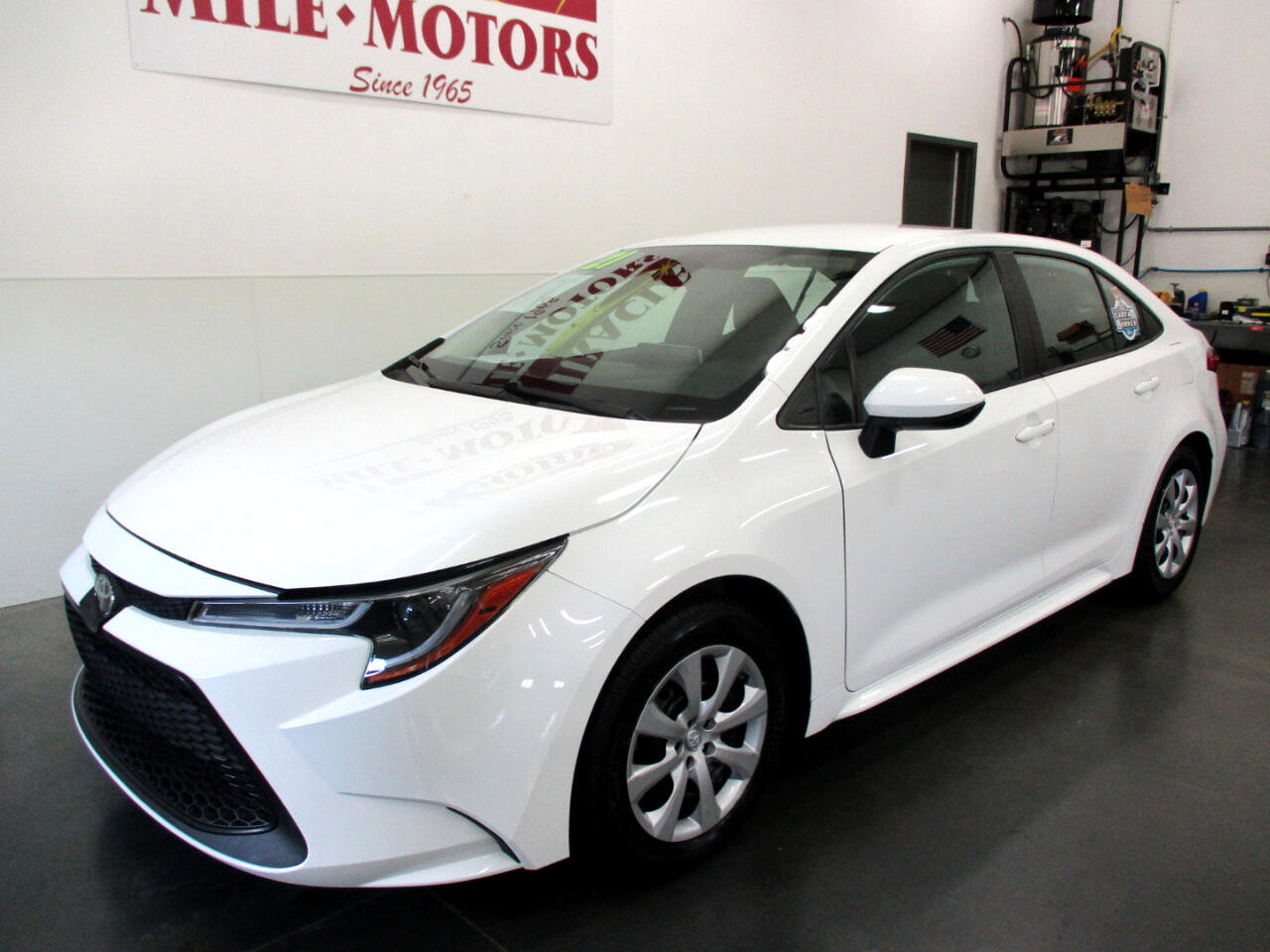 Used 2021 Toyota Corolla LE image 3