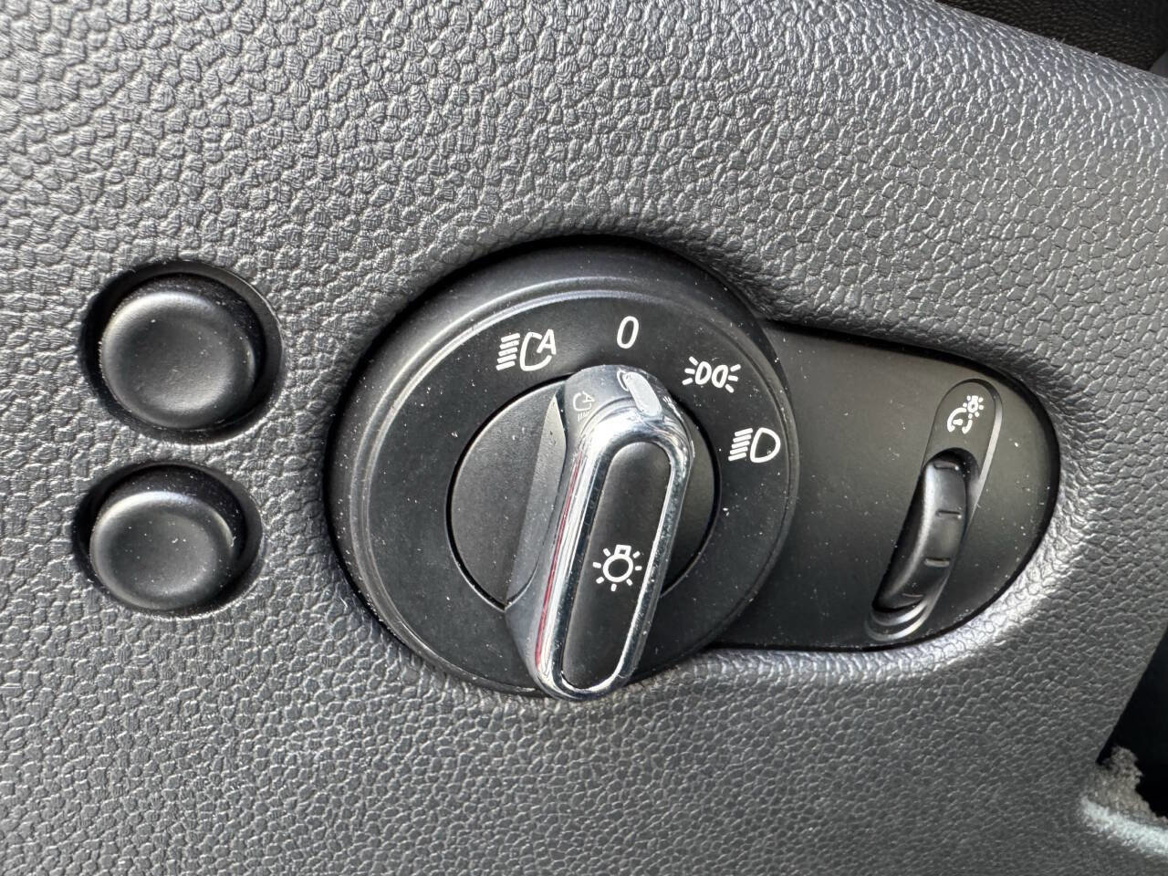 Used 2016 MINI Cooper 4-Door Hardtop image 17