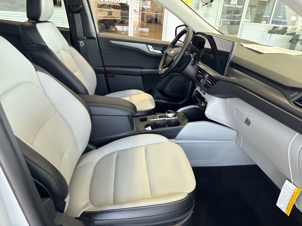 New 2026 Ford Escape SE image 11