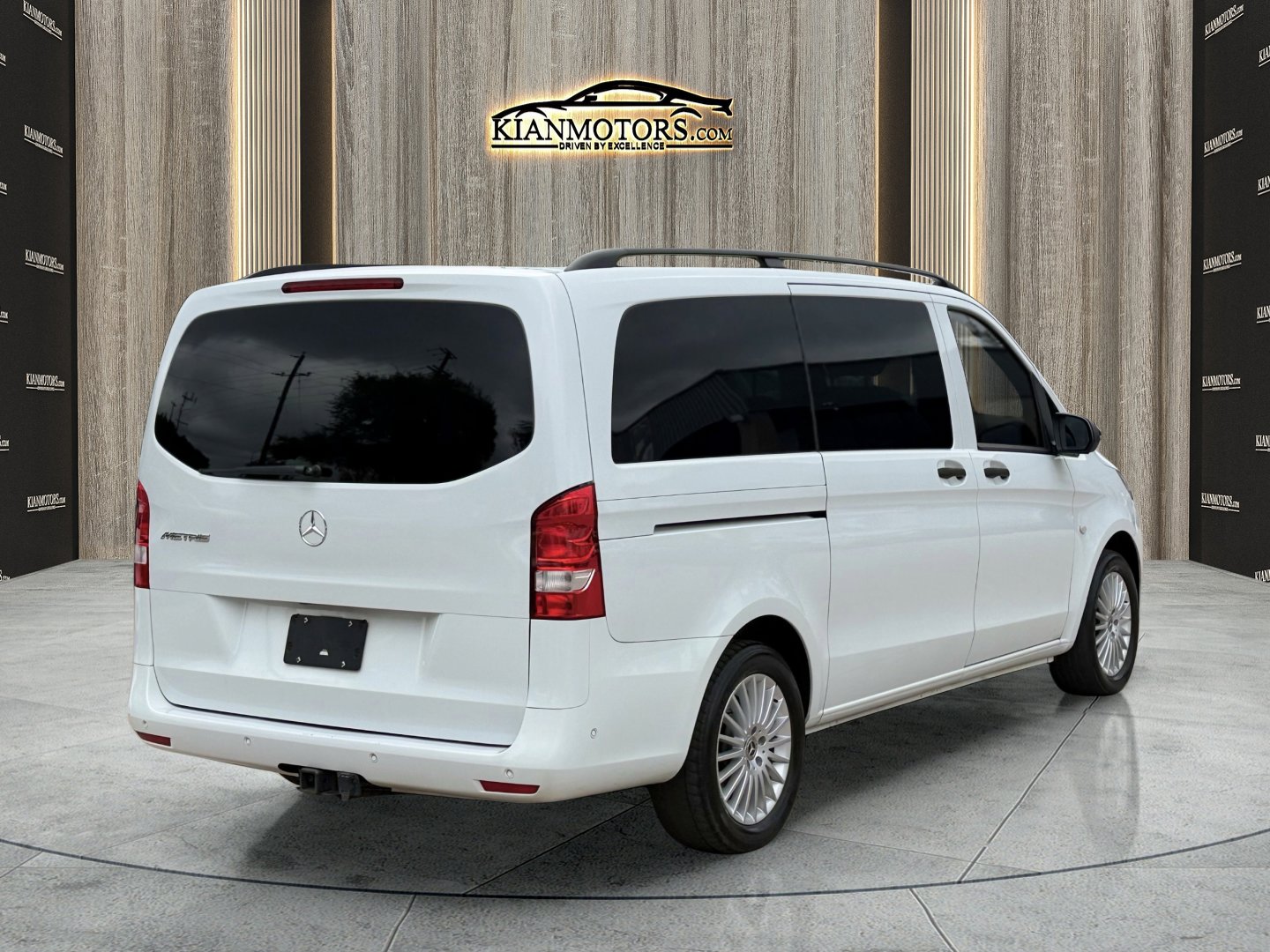 Used 2018 Mercedes-Benz Metris Passenger image 11