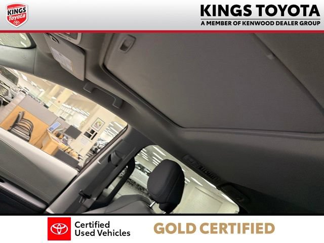 Used 2023 Toyota Sienna XLE FWD image 22
