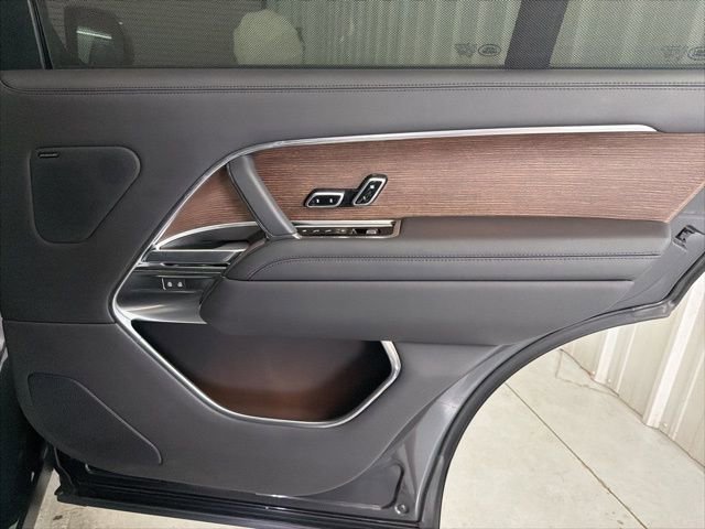 Used 2023 Land Rover Range Rover Long Wheelbase SE image 18