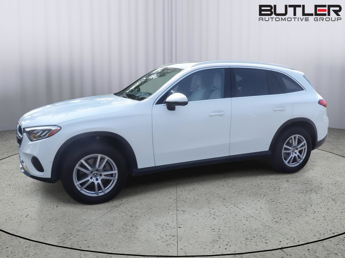 Used 2024 Mercedes-Benz GLC 300 4MATIC image 4