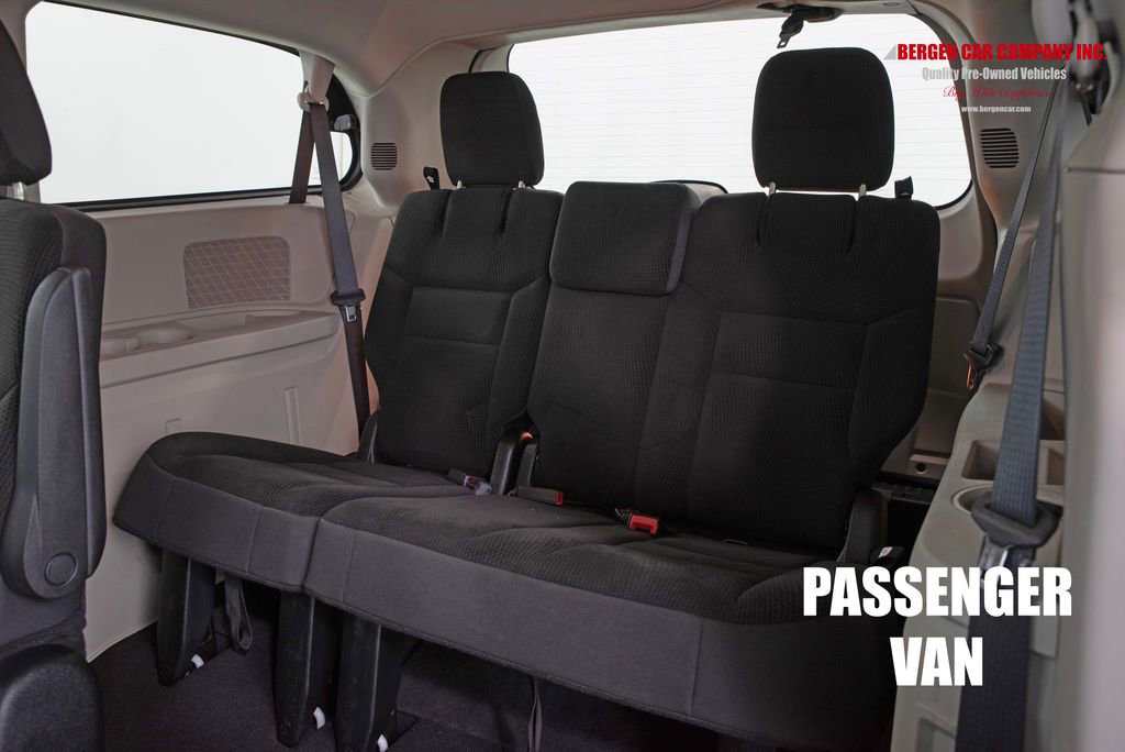 Used 2018 Dodge Grand Caravan SE w/ UConnect Hands-Free Group FWD image 9