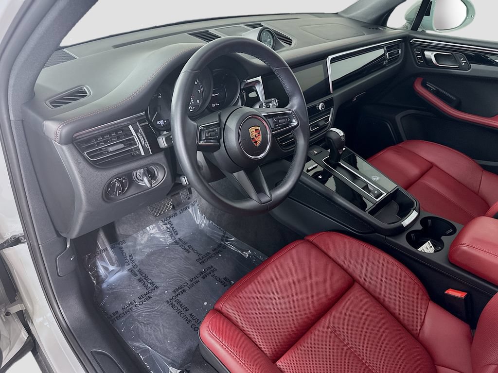 New 2025 Porsche Macan AWD/4WD image 4