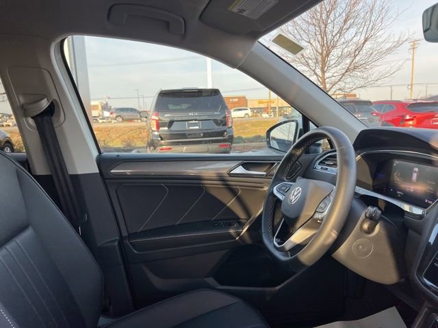Used 2023 Volkswagen Tiguan SE image 37