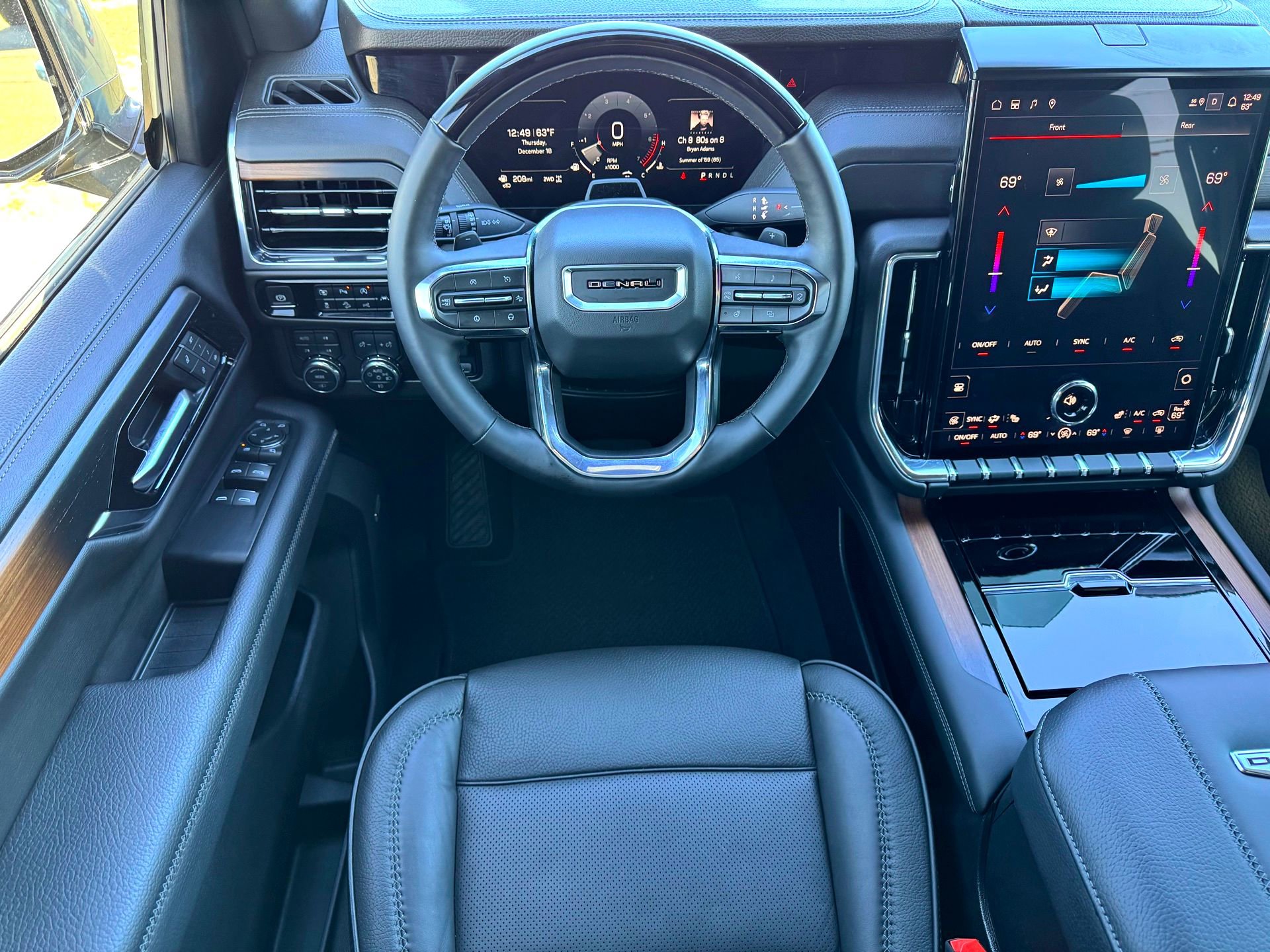 Used 2025 GMC Yukon XL Denali w/ Denali Reserve Package image 26