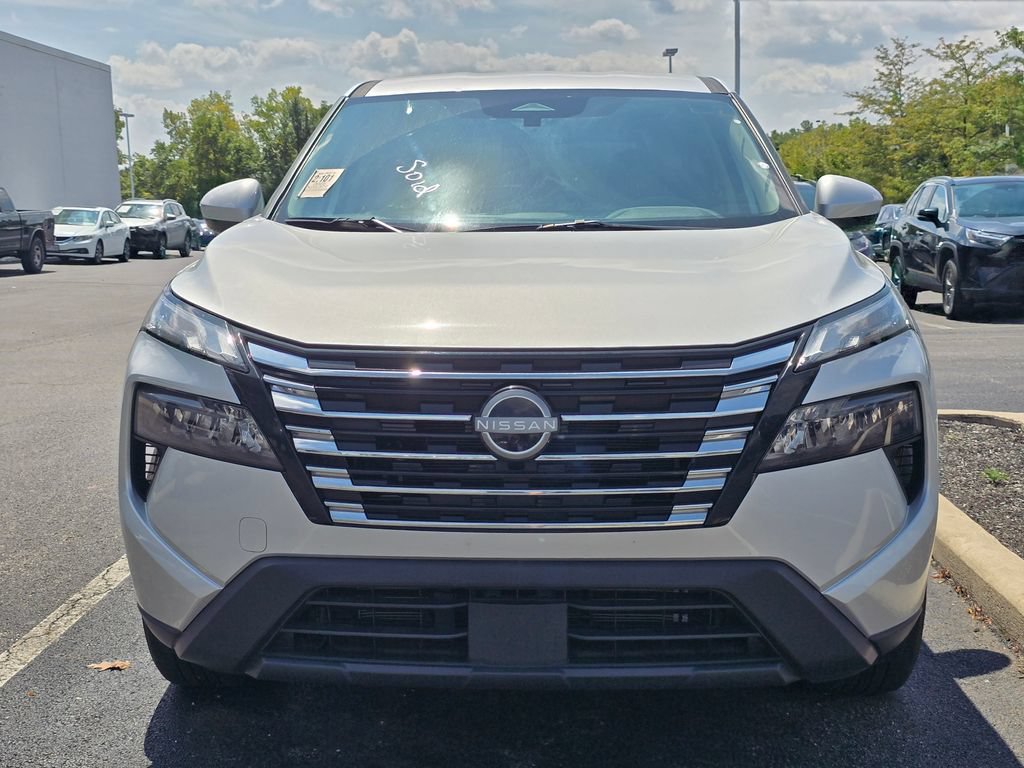 Used 2025 Nissan Rogue SV FWD image 2