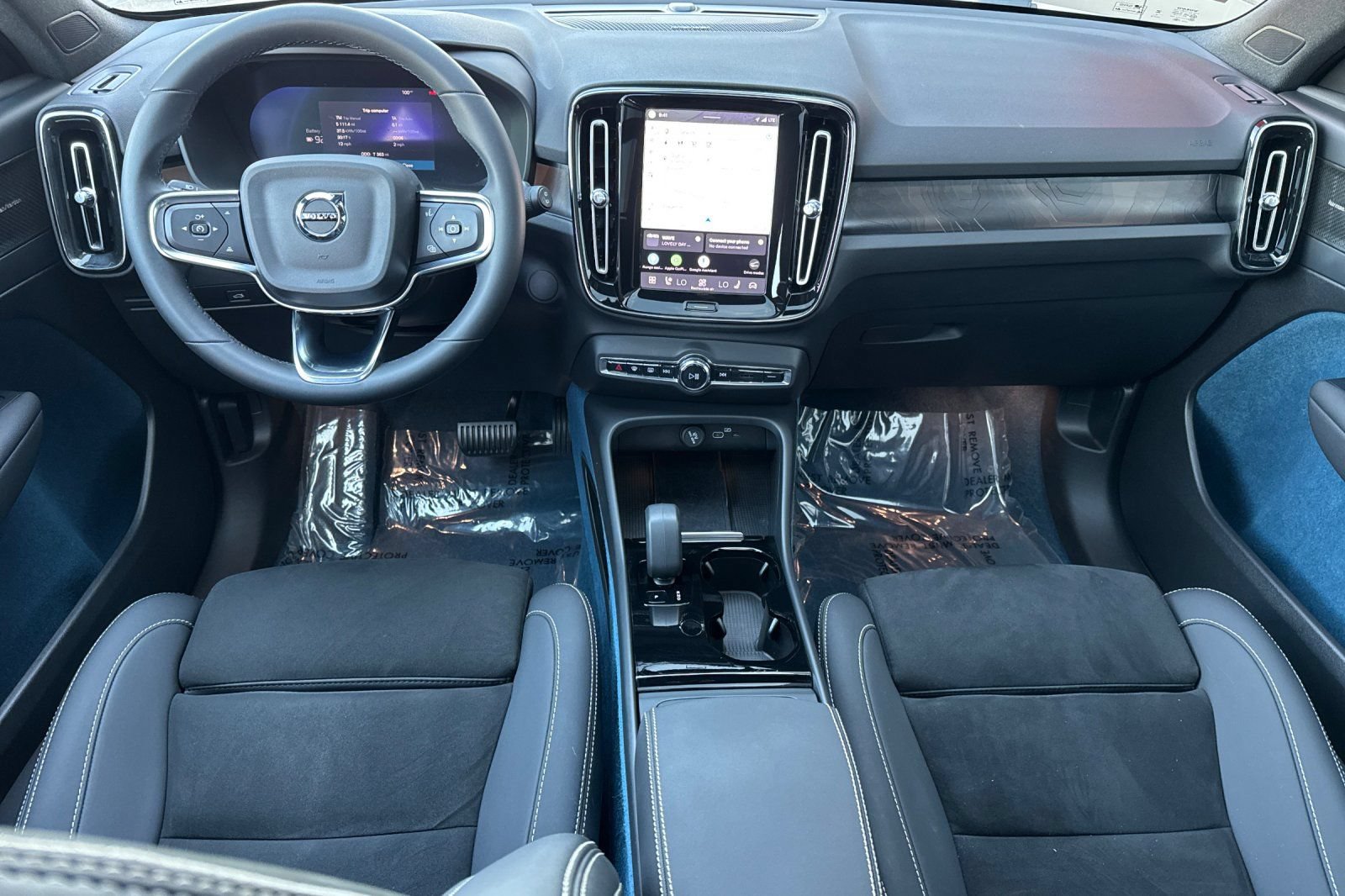 Used 2023 Volvo XC40 Recharge Ultimate w/ Protection Package Premier AWD/4WD image 14