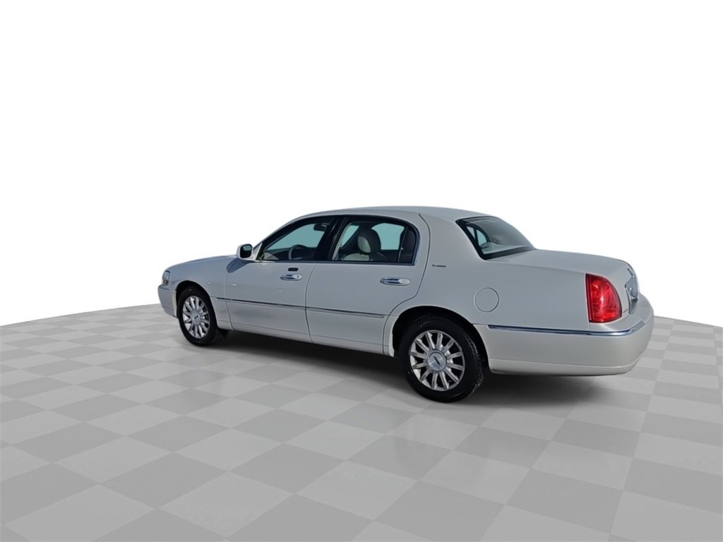 Used 2006 Lincoln Town Car Signature image 6