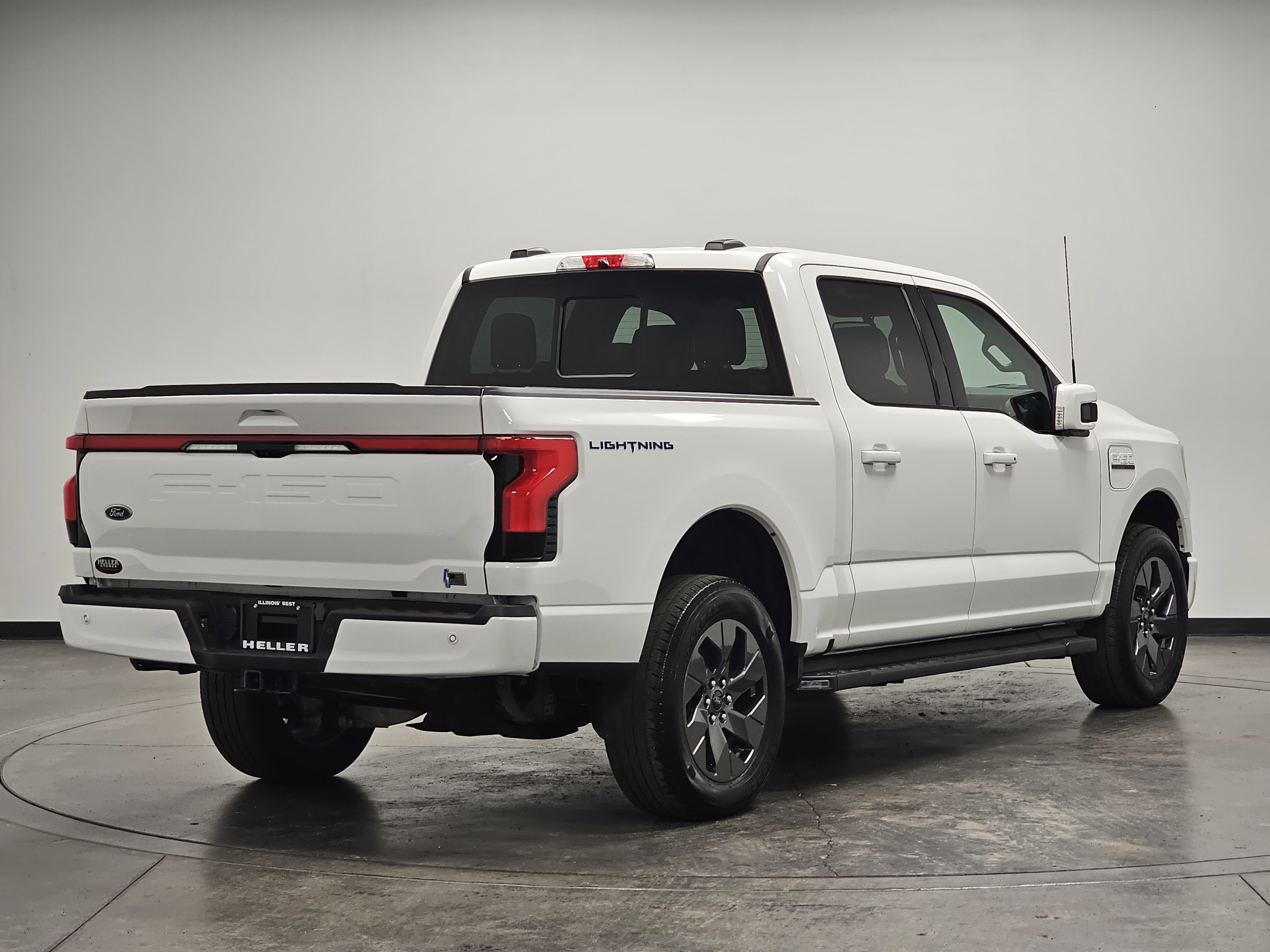 Used 2023 Ford F150 Lightning Lariat image 8