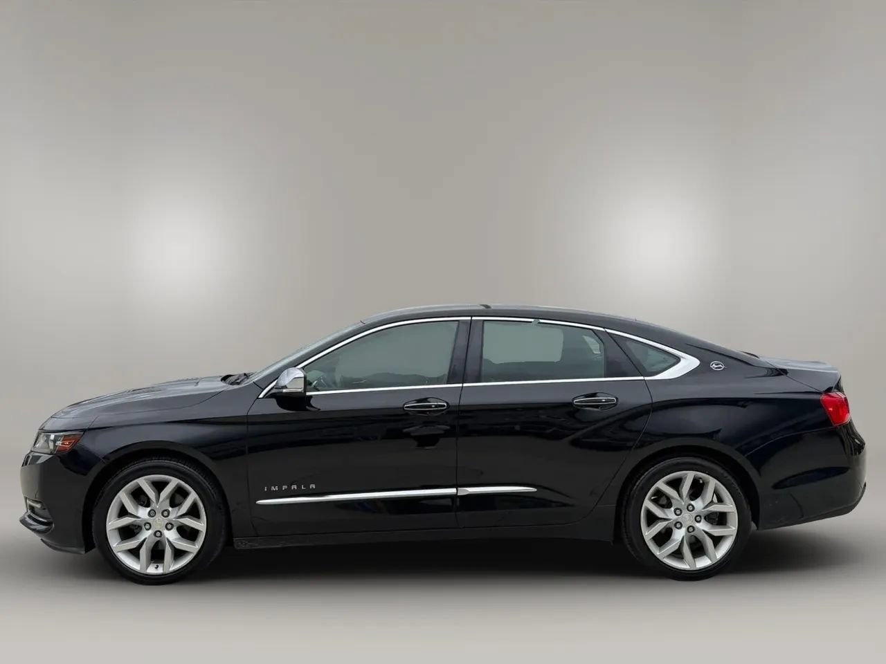 Used 2015 Chevrolet Impala LTZ FWD image 4