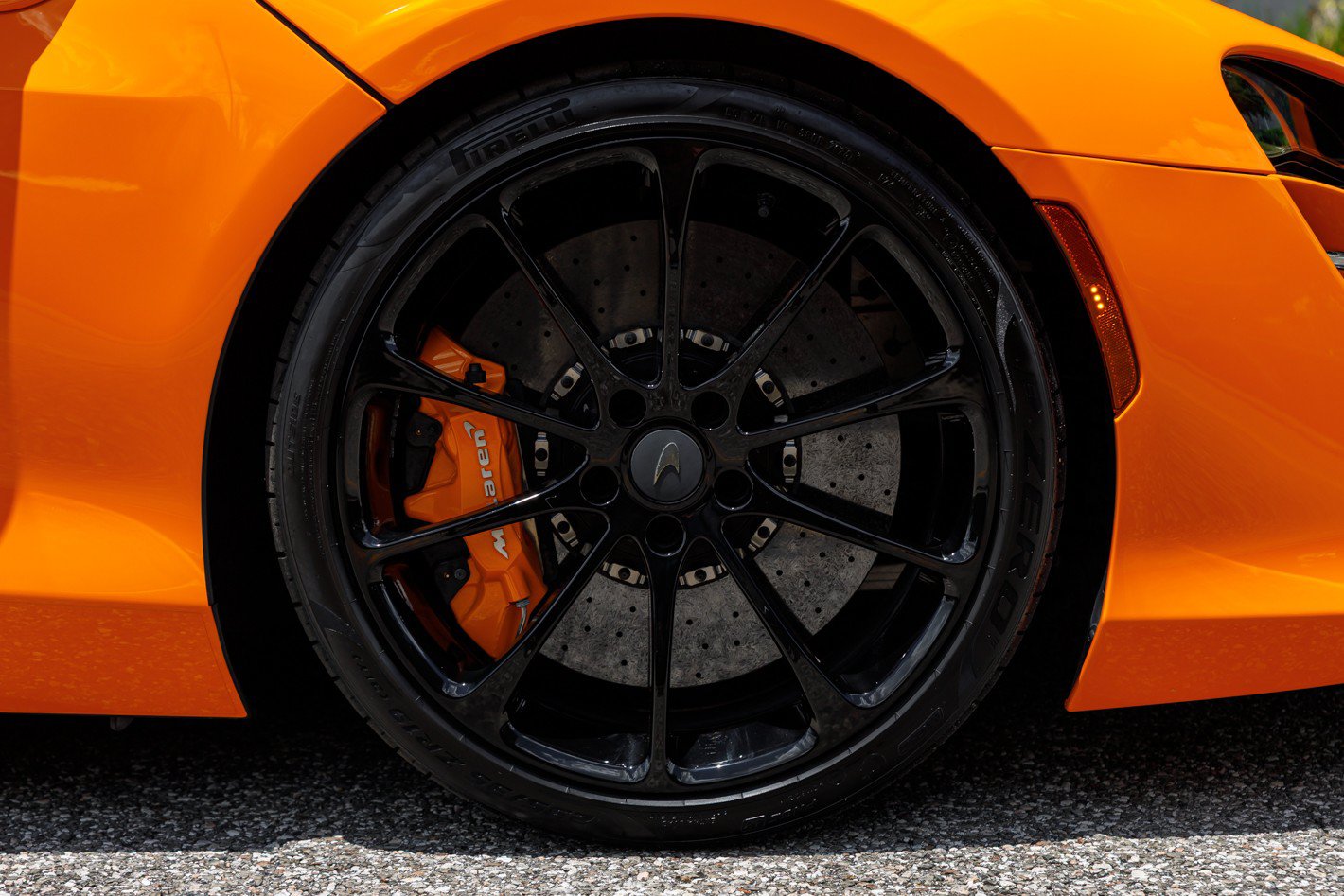 Used 2025 McLaren Artura Spider RWD image 17