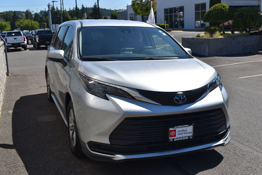 Certified 2024 Toyota Sienna LE AWD/4WD image 3