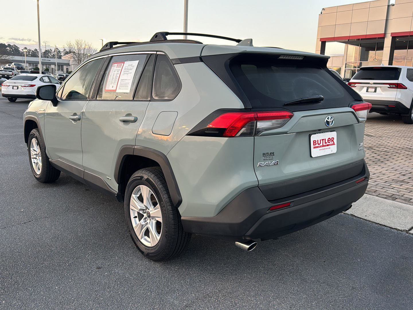 Certified 2021 Toyota RAV4 XLE w/ Convenience Package image 3