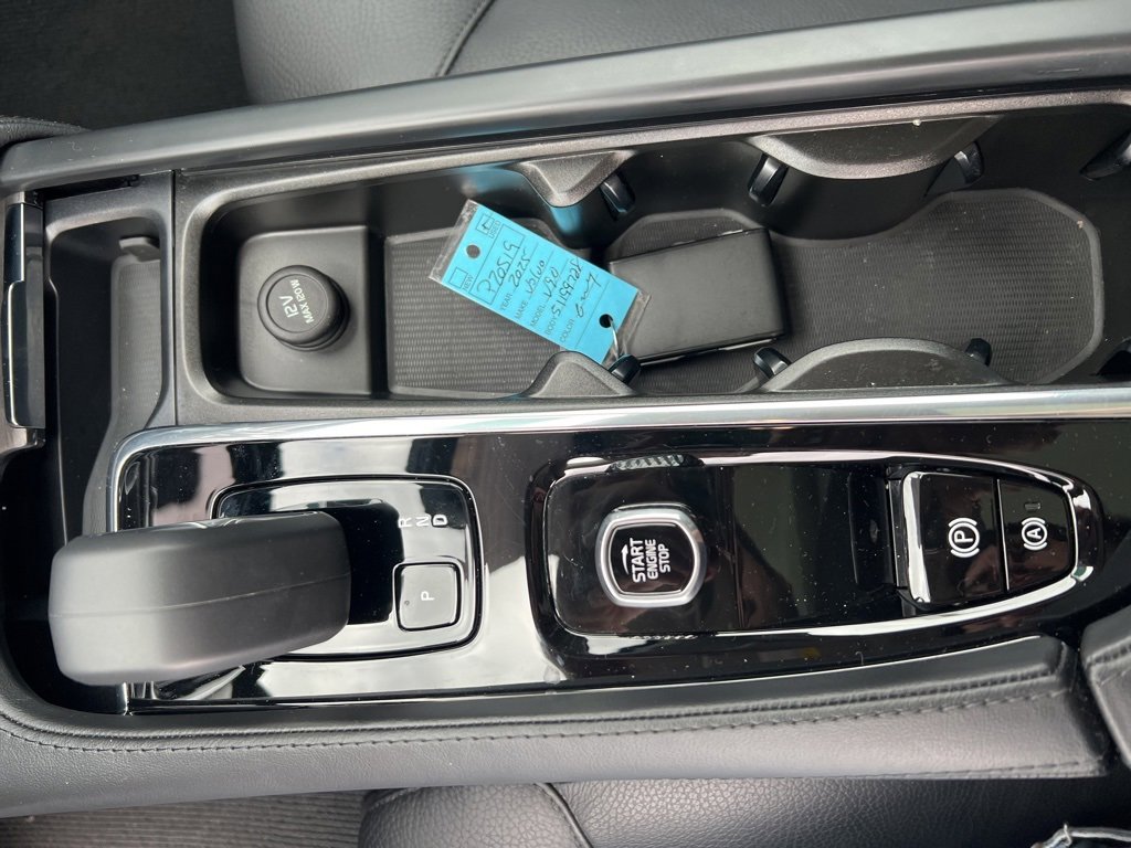 Certified 2025 Volvo V90 B6 Cross Country Plus image 24