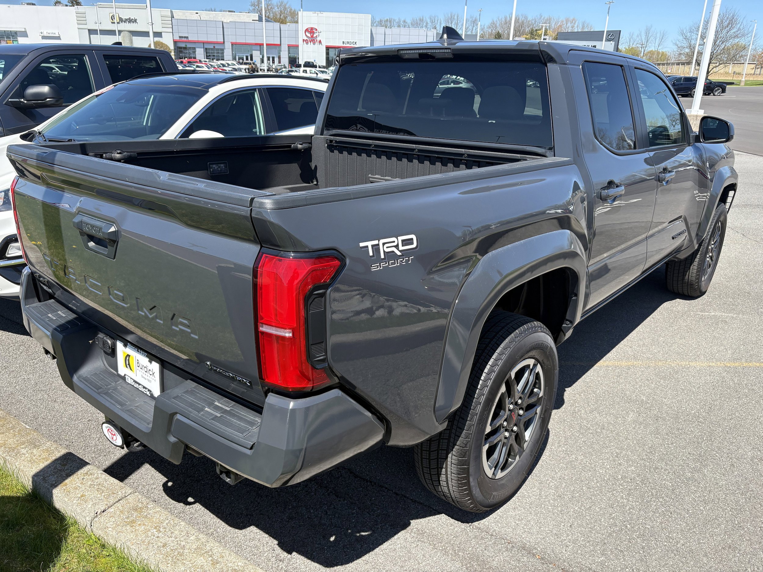 Used 2025 Toyota Tacoma TRD Sport AWD/4WD image 5