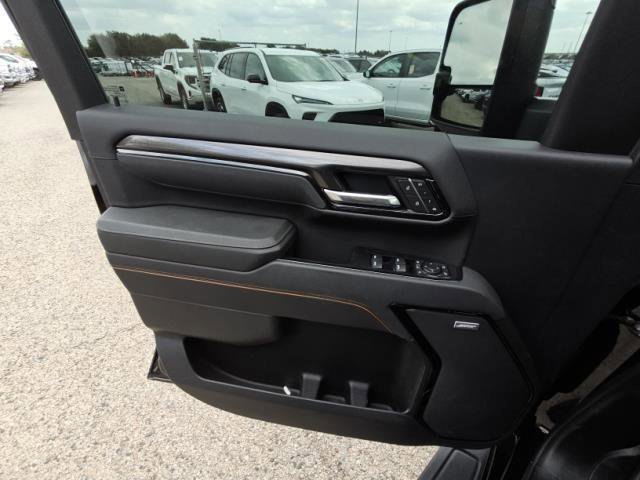 Used 2025 GMC Sierra 2500 AT4 image 8