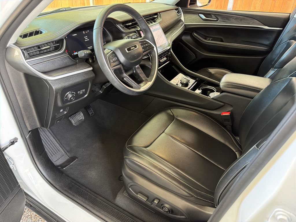 Used 2023 Jeep Grand Cherokee L Limited AWD/4WD image 2