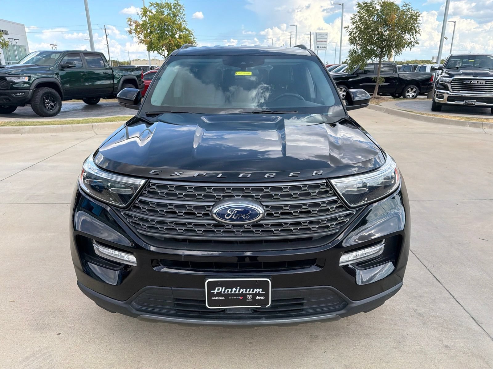 Used 2022 Ford Explorer XLT w/ Equipment Group 202A AWD/4WD image 8