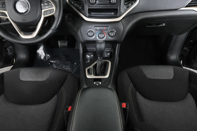 Used 2017 Jeep Cherokee Sport AWD/4WD image 15