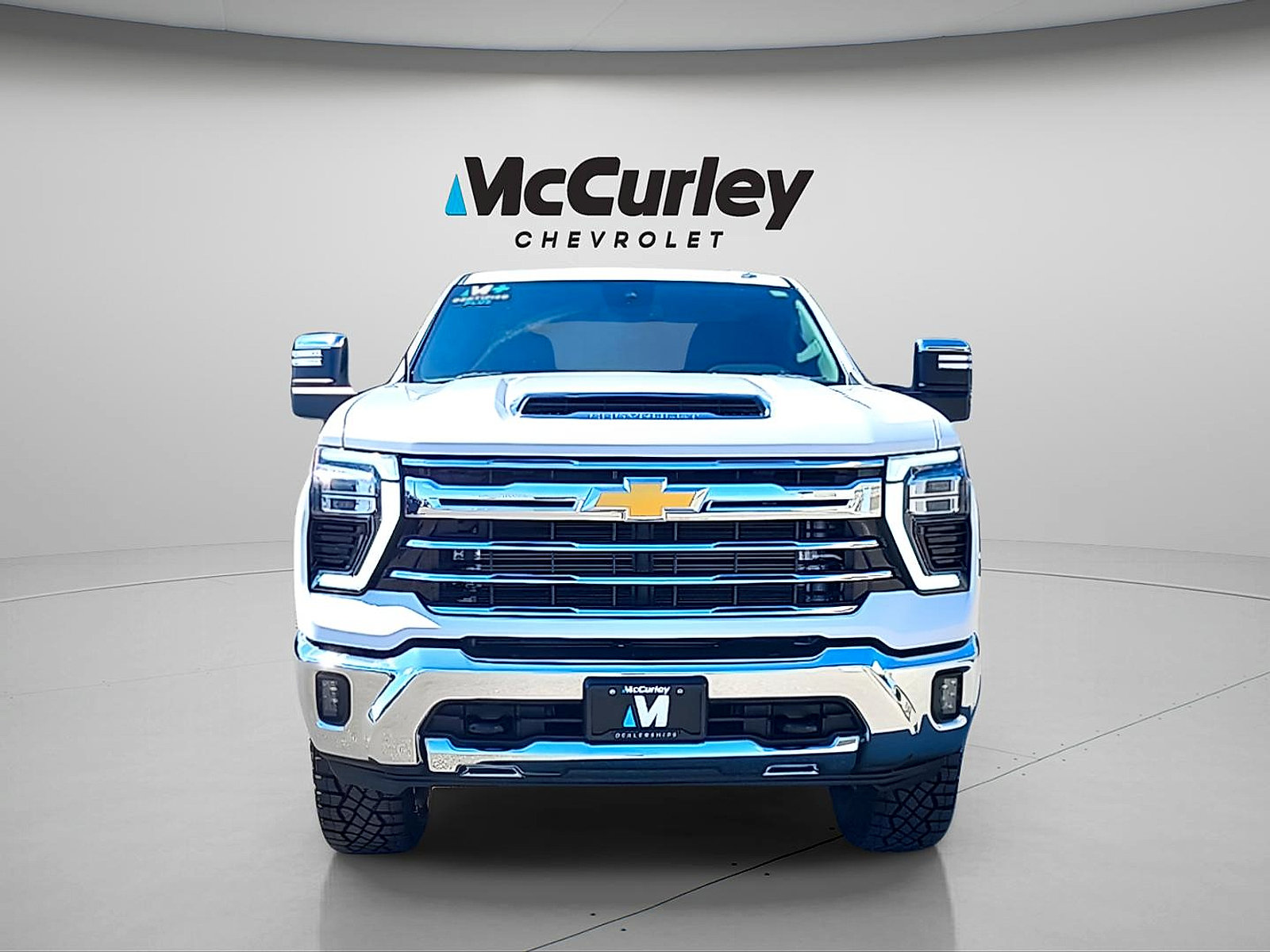 Used 2024 Chevrolet Silverado 2500 LTZ AWD/4WD image 2