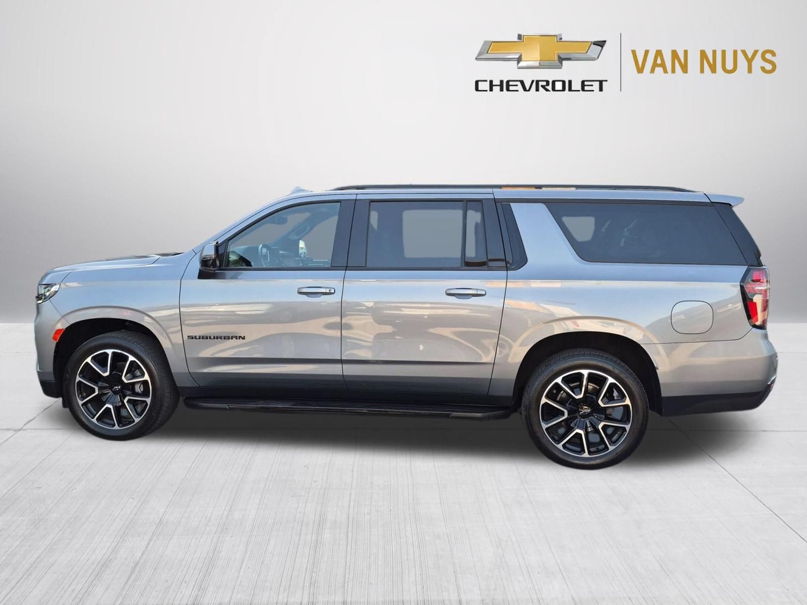 Used 2021 Chevrolet Suburban RST w/ Luxury Package RWD image 8