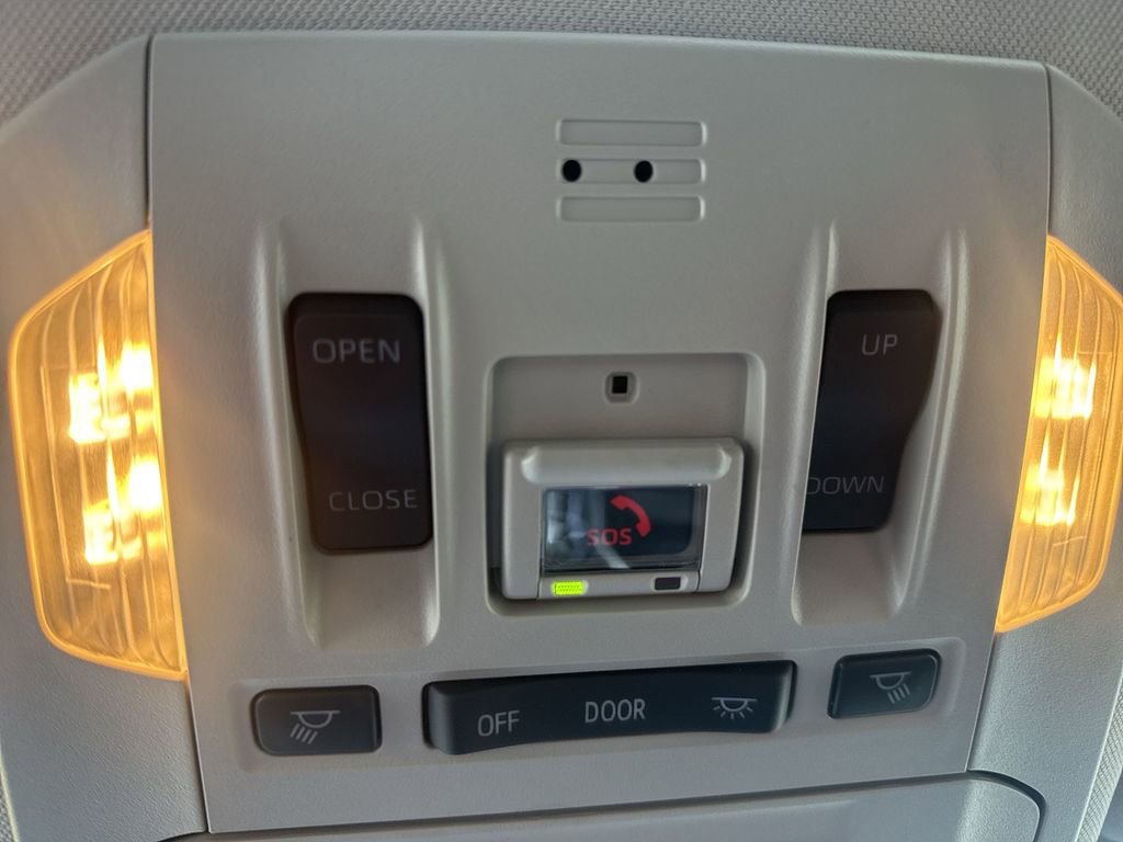 Used 2023 Toyota Highlander XLE AWD/4WD image 12