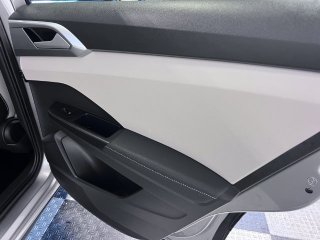 Certified 2025 Volkswagen Taos SE FWD image 13
