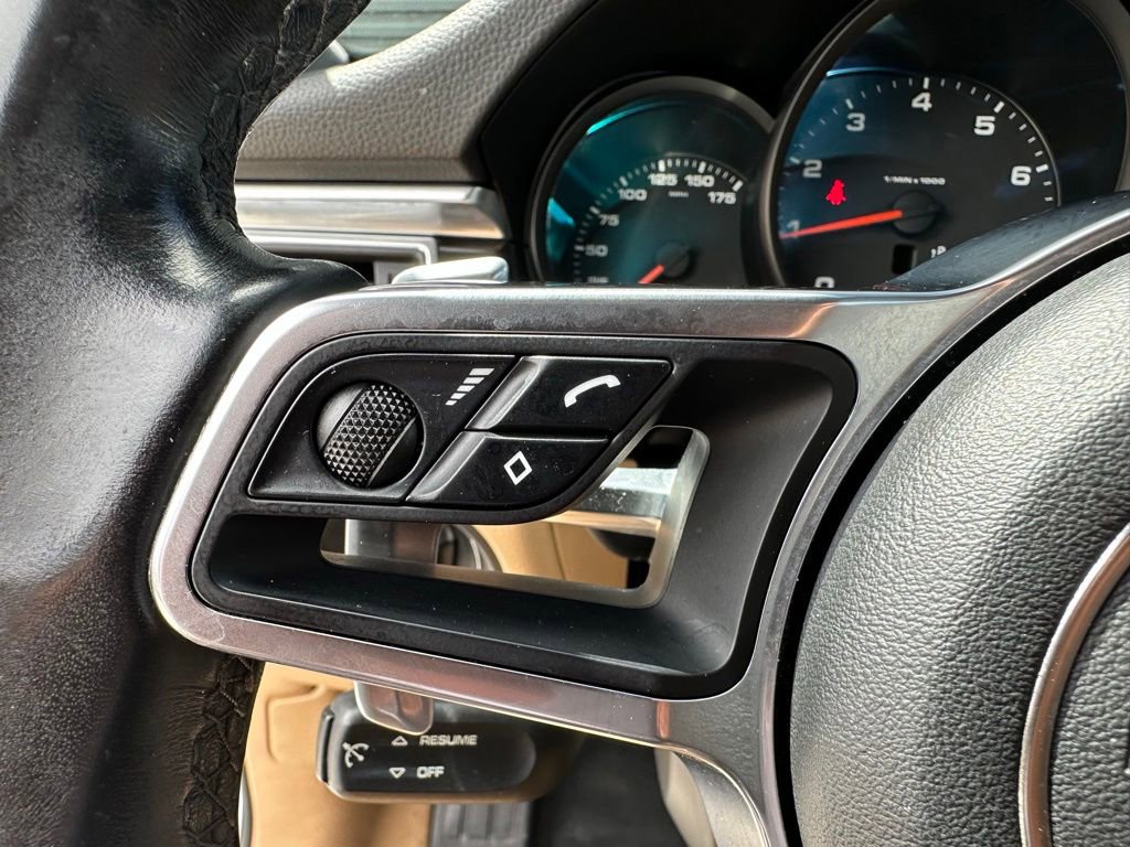 Certified 2018 Porsche Macan w/ Premium Package Plus AWD/4WD image 24