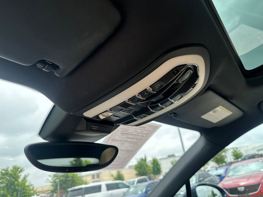 Used 2018 Porsche Macan AWD/4WD image 28