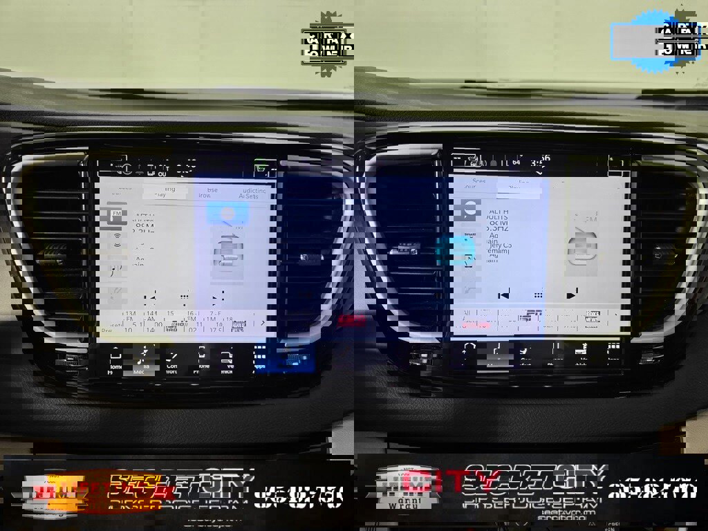 Used 2024 Chrysler Pacifica Touring-L image 19