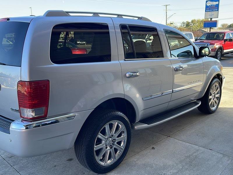 Used 2008 Chrysler Aspen Limited AWD/4WD image 9