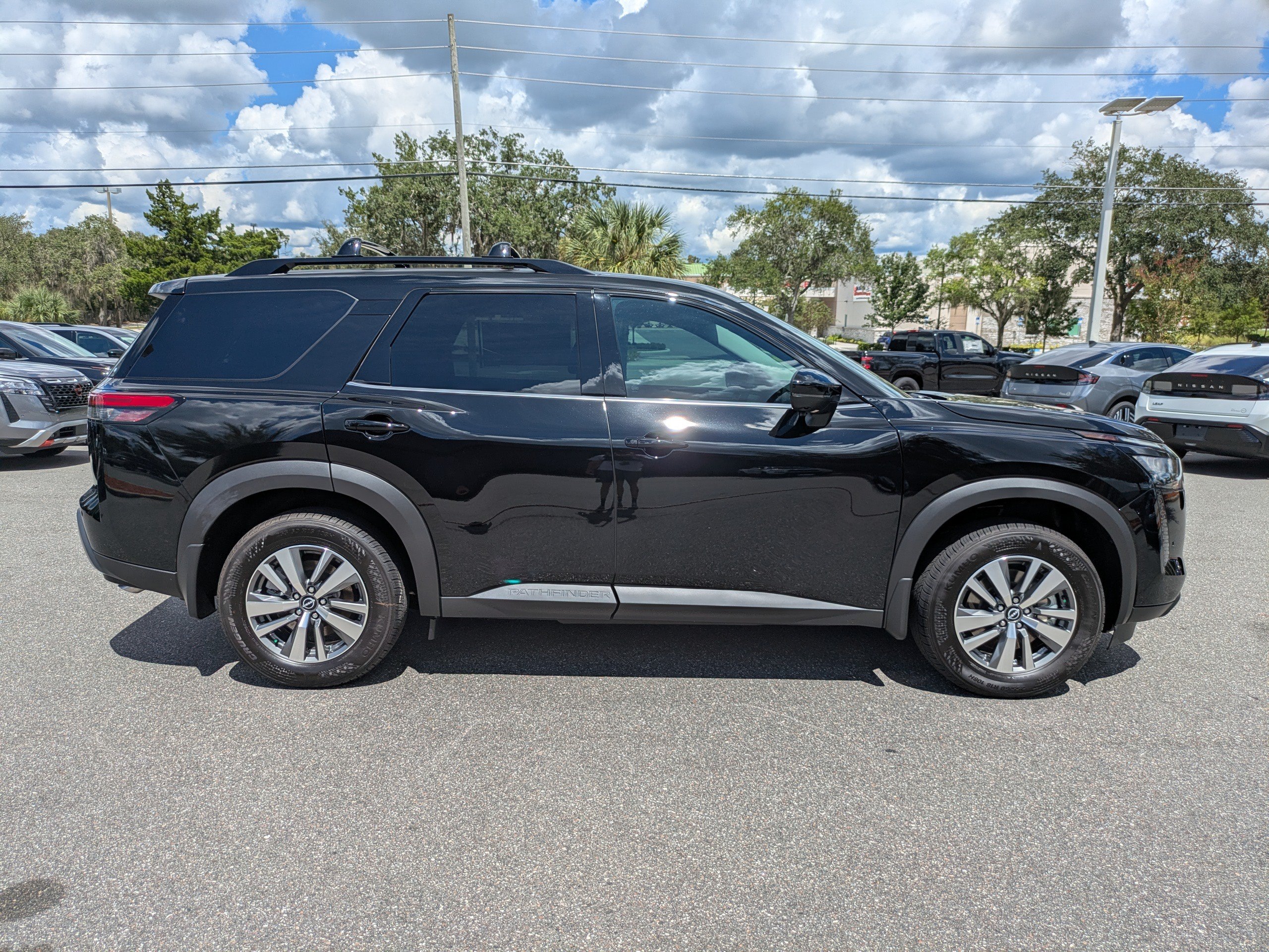 New 2026 Nissan Pathfinder SL FWD image 3