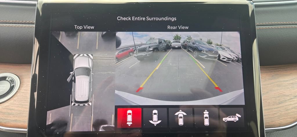Used 2023 Jeep Grand Cherokee L Summit w/ Luxury Tech Group V AWD/4WD image 7