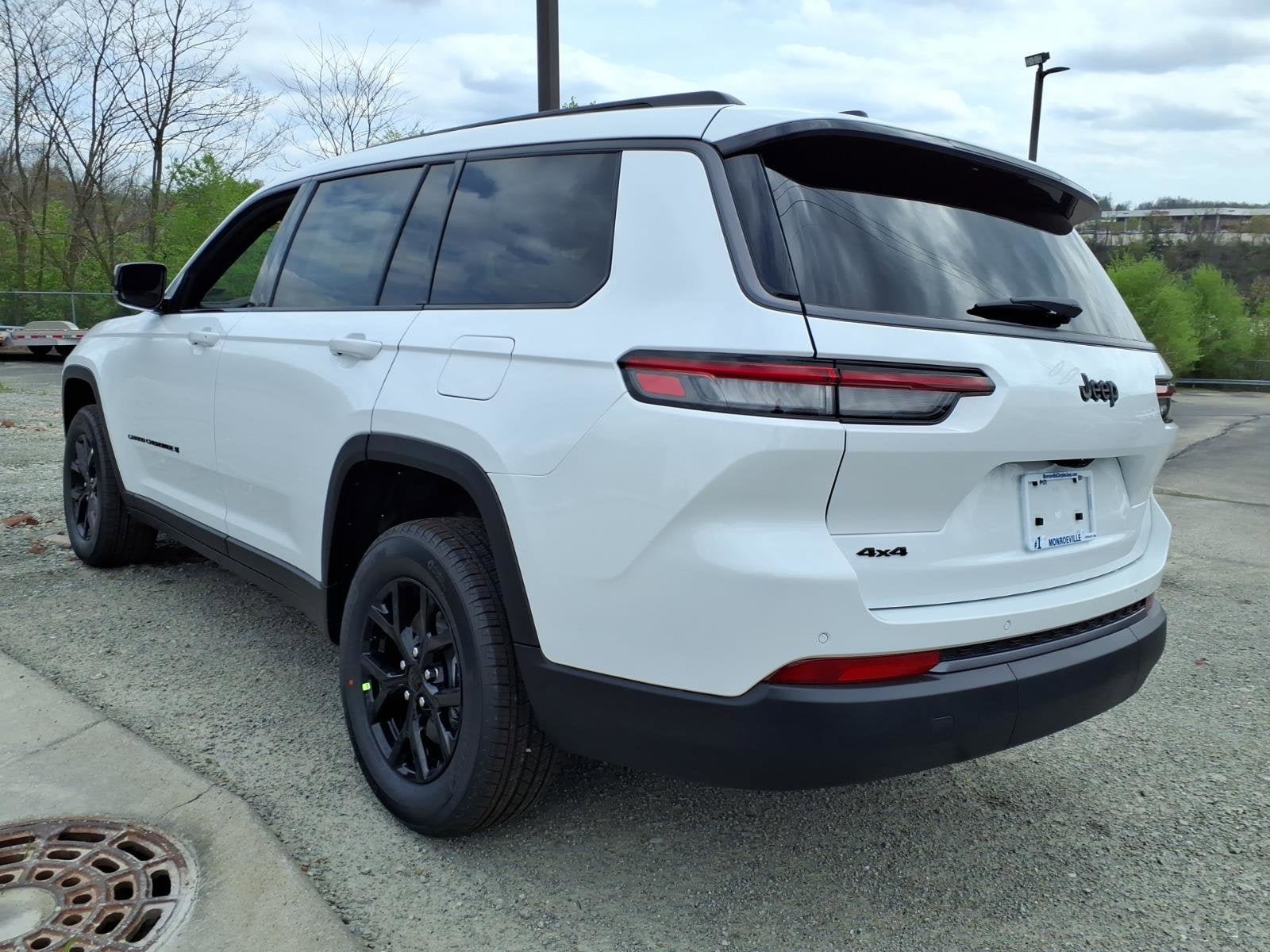 New 2026 Jeep Grand Cherokee L 4WD image 4