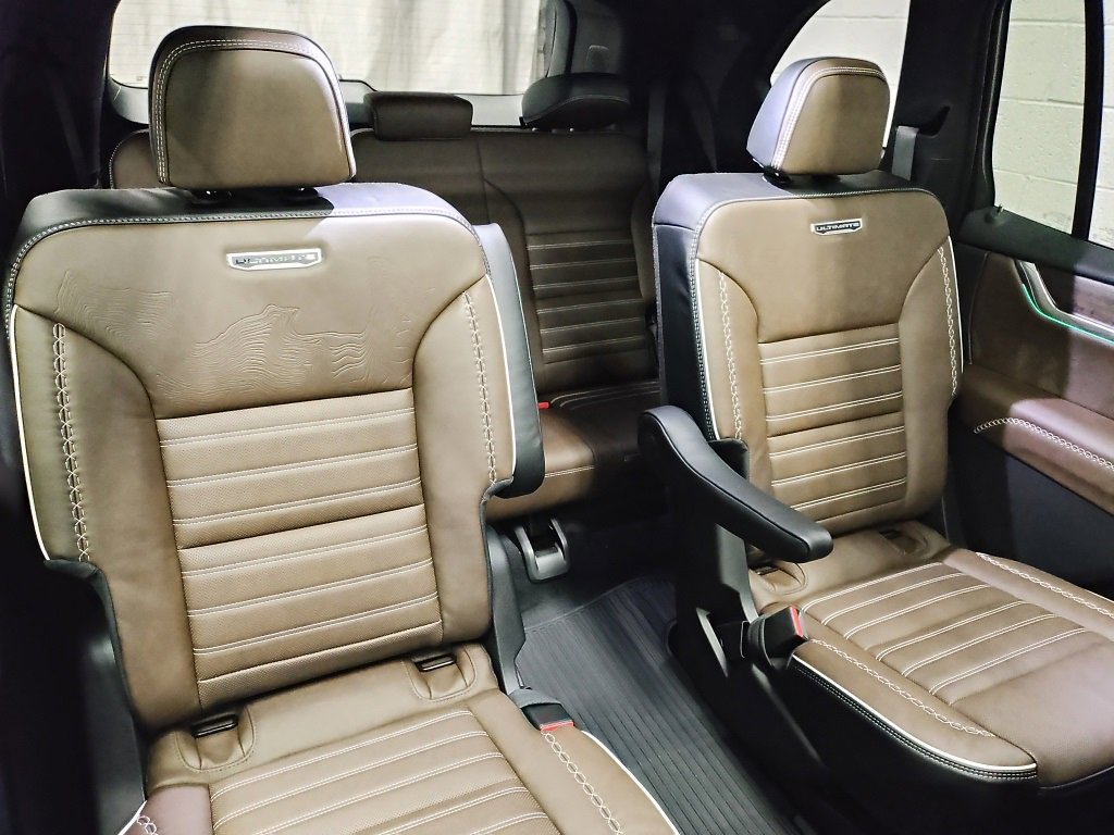 New 2026 GMC Acadia Denali Ultimate w/ LPO, Floor Liner Package image 11