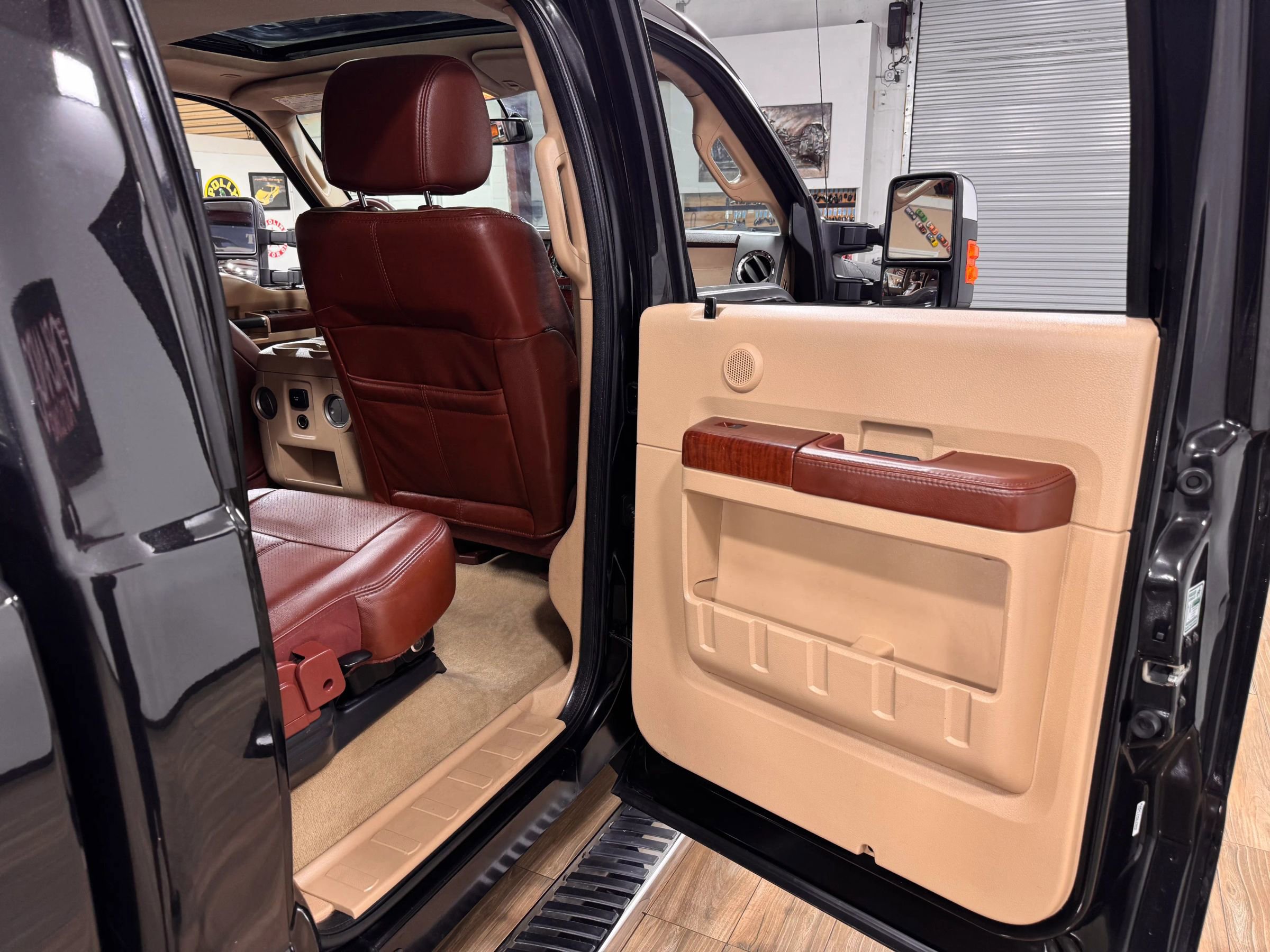 Used 2012 Ford F250 King Ranch w/ King Ranch w/Chrome Pkg image 17