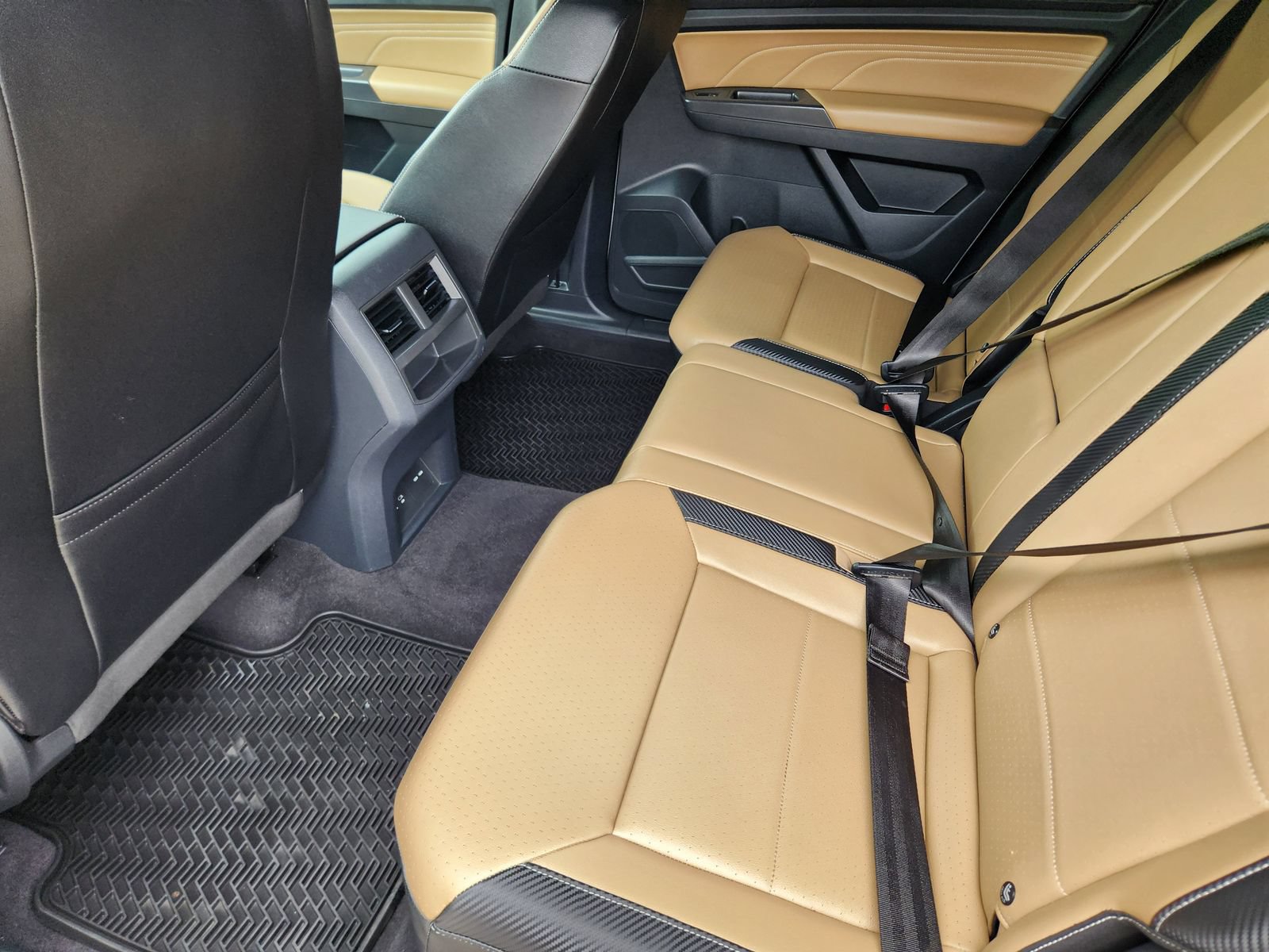 Used 2021 Volkswagen Atlas Cross Sport SE w/ Panoramic Sunroof Package FWD image 33
