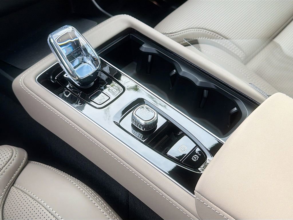 New 2026 Volvo XC90 B6 Ultra w/ Protection Package image 17