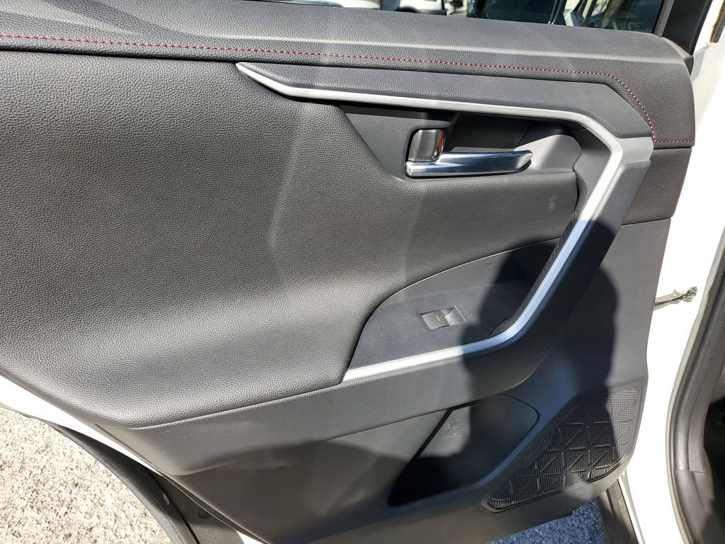 Used 2022 Toyota RAV4 XSE AWD/4WD image 17