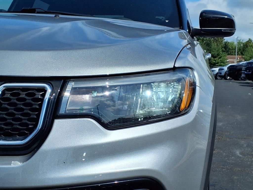 Used 2023 Jeep Compass Limited image 22