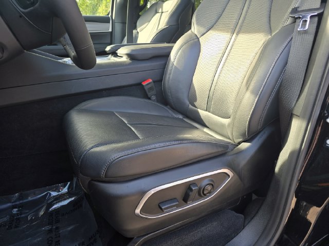 Used 2025 Jeep Wagoneer Series II w/ Premium Group I AWD/4WD image 5