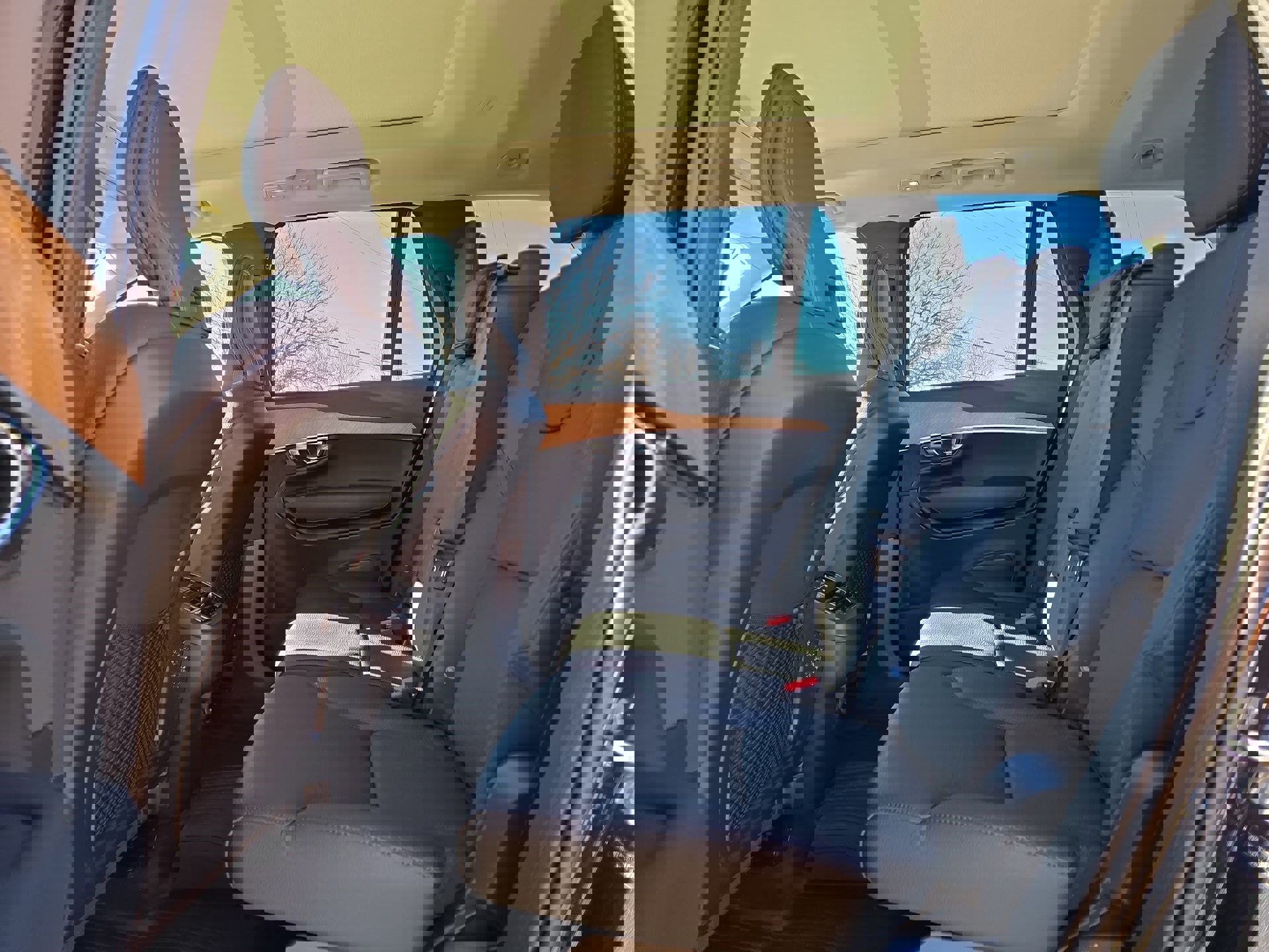 Used 2025 Volvo XC90 B5 Plus w/ Protection Package Premier image 13